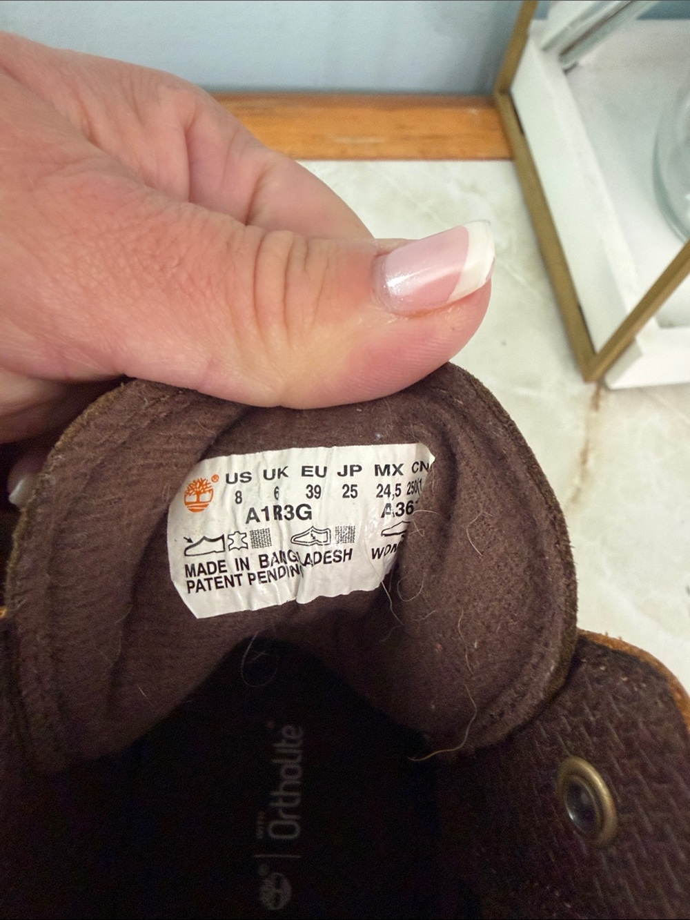 Timberland Tan Leather Boots with Red Laces - Picture 9 of 9